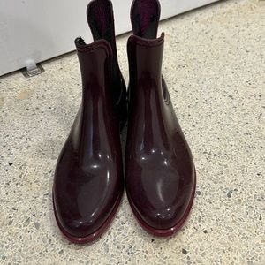 Women’s short rain boots- never worn